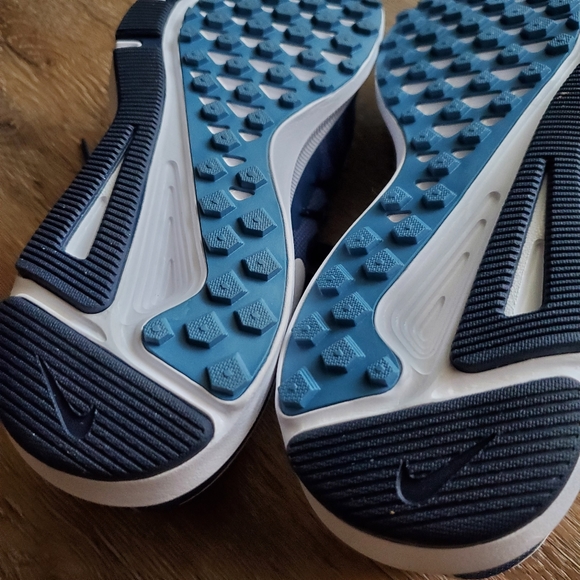 Women's Nike Shoes - Picture 7 of 9